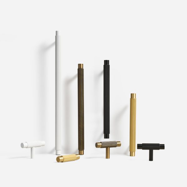 Orapa - Matte Brass Linear Pull - Matte brass